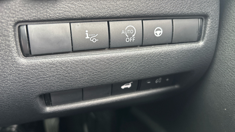 Nissan Qashqai 1.3 DiG-T MH Tekna 5dr Petrol Hatchback